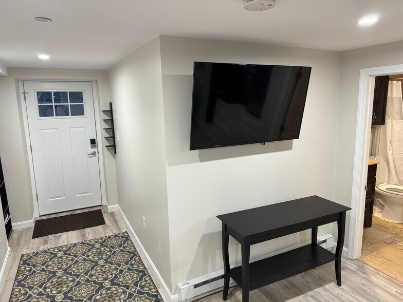 Building Photo - 171 Foster St