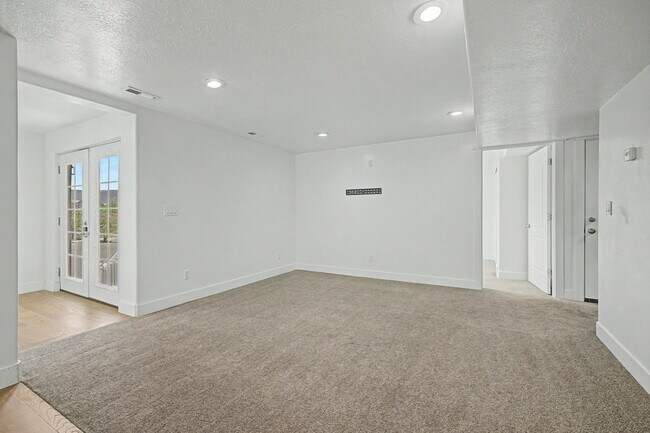 Building Photo - 1531 Stone Gate Dr