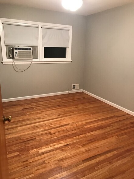 spare bedroom - 726 Meacham Ave
