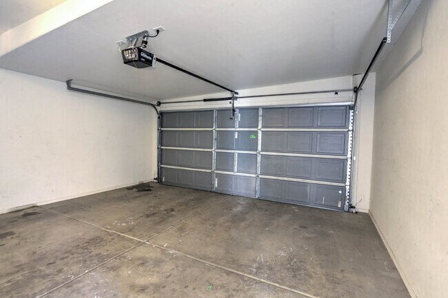 Building Photo - Rancho Sahuarita Home