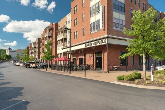 Building Photo - Brentwood Home For Lease