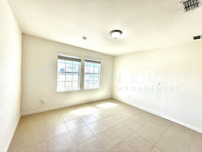 Building Photo - Room to Live, Space to Thrive! Stunning 6BR Home with Solar, Upgrades & Screened Lanai in Macclen...