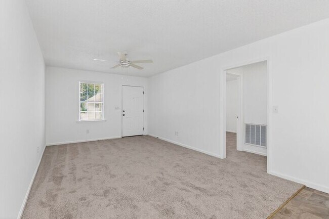 Building Photo - Well-Maintained 2BD/1BA Duplex in Concord, NC!
