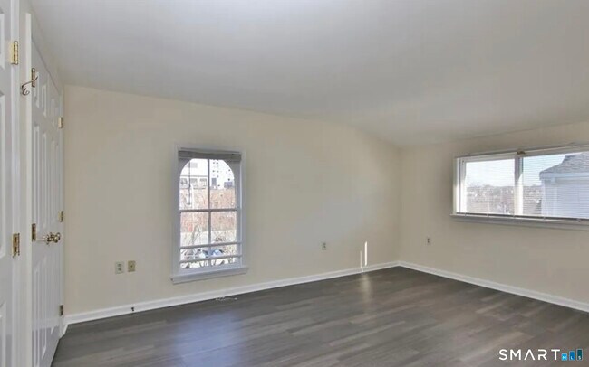 Building Photo - 16 Haviland St