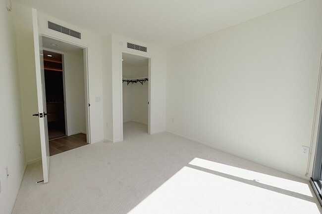 Building Photo - 1000 Auahi St