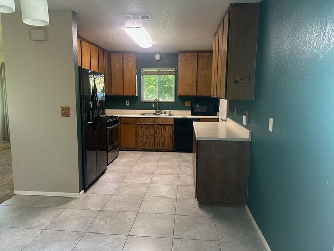 Building Photo - 8285 Buena Vista Ave