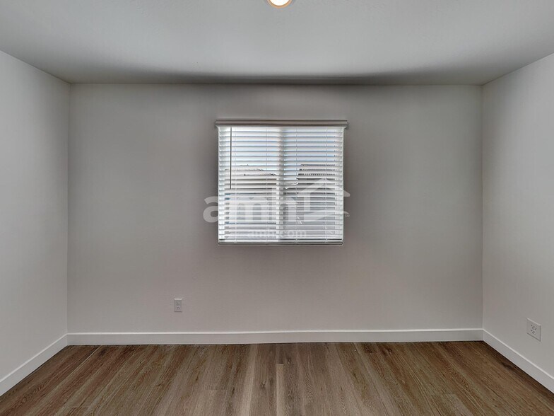 Building Photo - 20177 W Thomas Rd