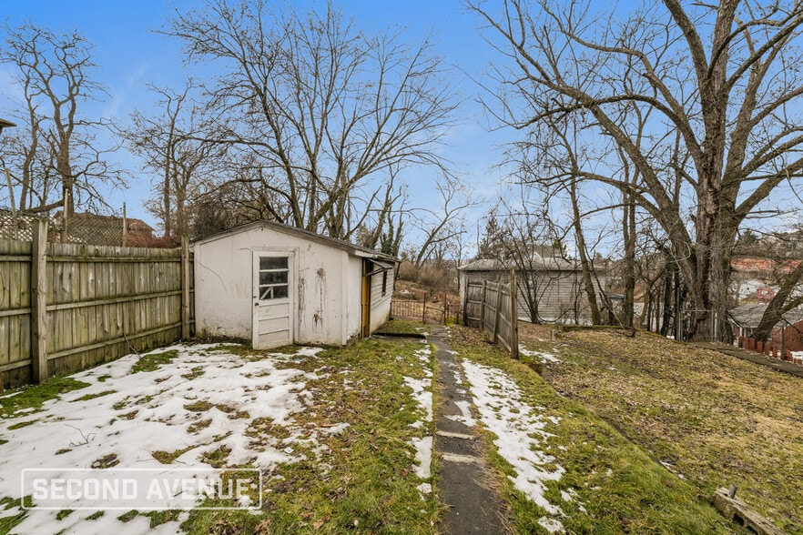 Building Photo - 7645 Highland Ave