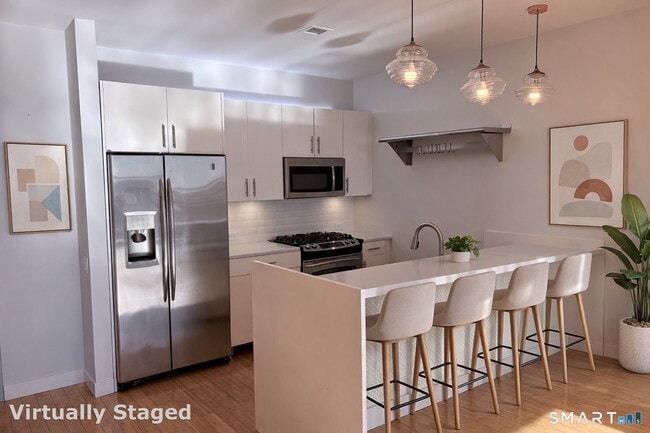 Building Photo - 33 N Water St