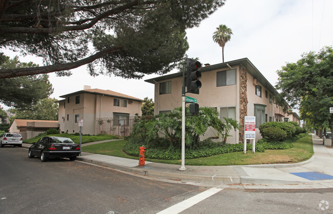 Primary Photo - Town Center Apartments