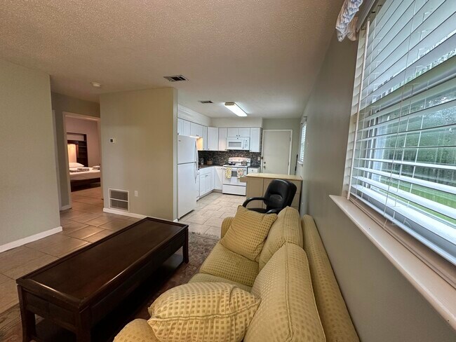 Building Photo - 532 Schneider Dr