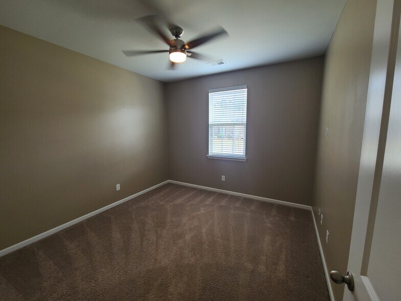 Building Photo - 1013 Manassas Dr