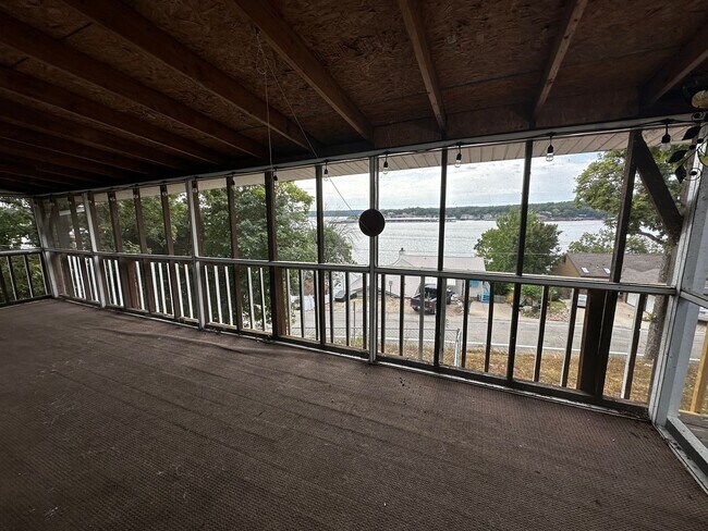 Building Photo - 4 Bedroom House with Lake views!