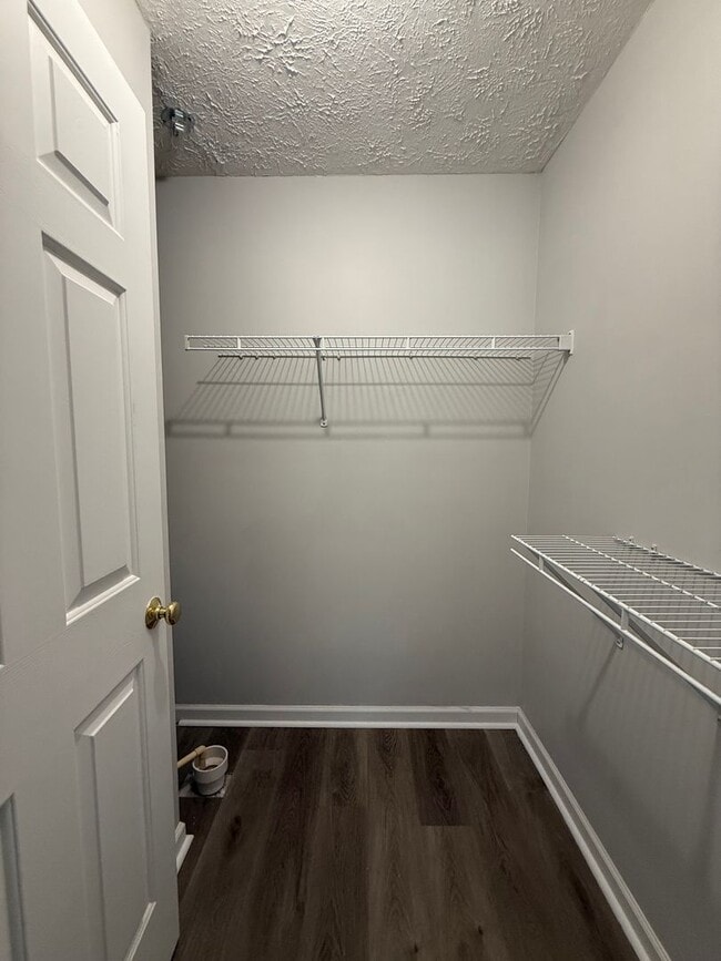 Building Photo - 2br Brick Townhome in Great Gainesville Lo...