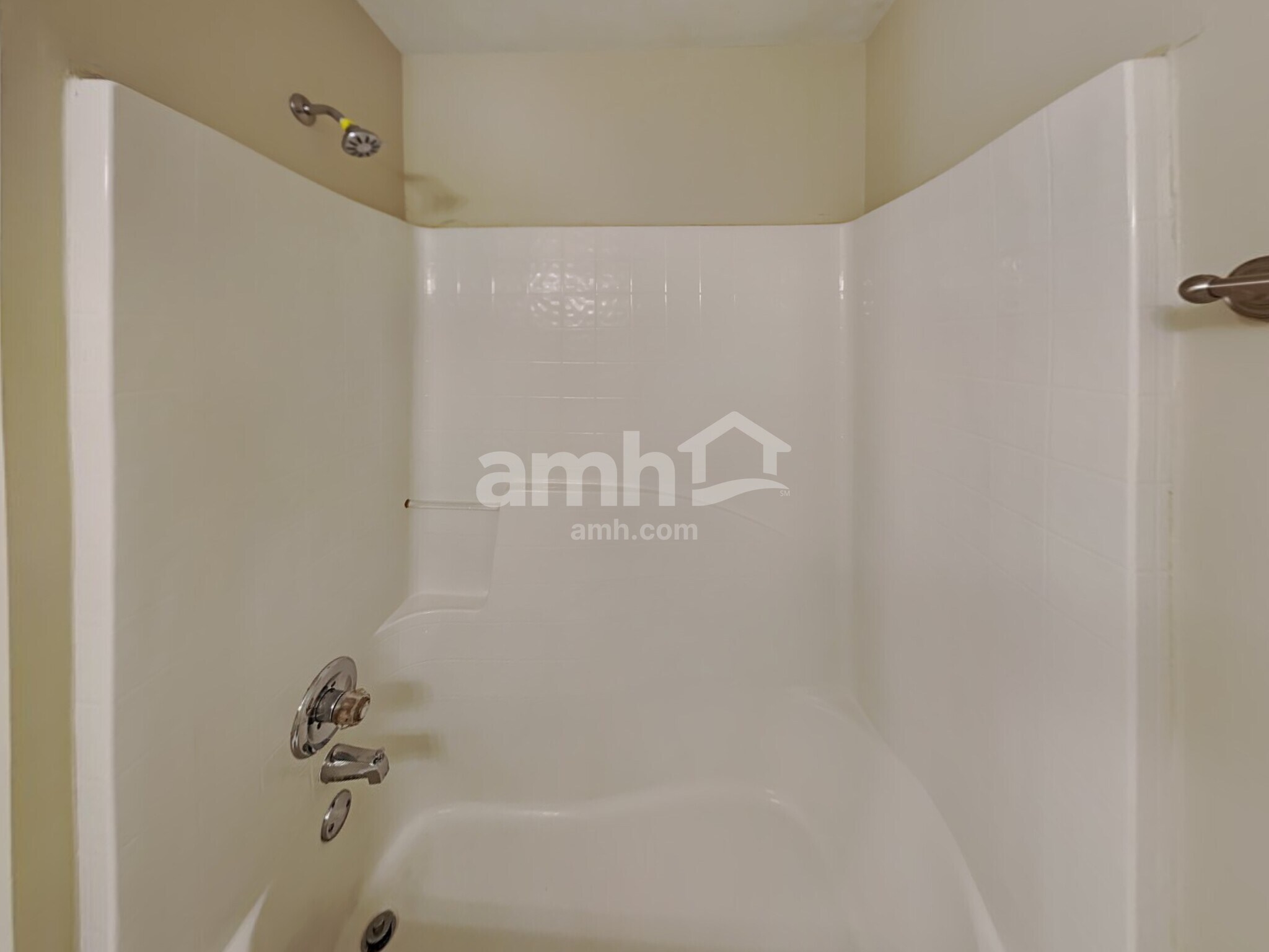 Building Photo - 111 Woodview Ct