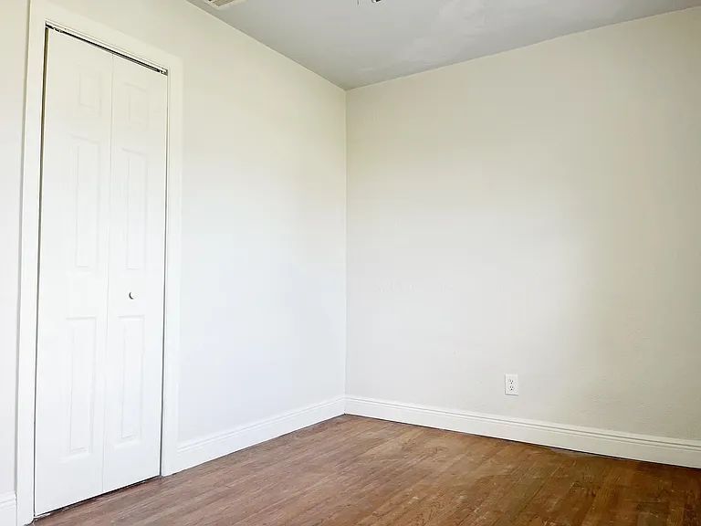 Building Photo - 811 Canterbury Ln