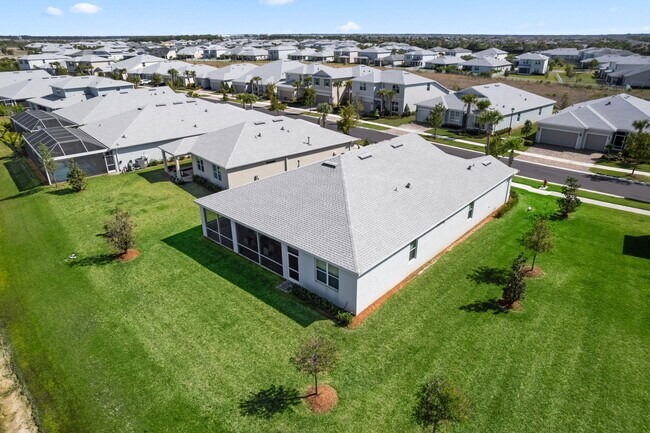 Building Photo - 10373 SW Green Turtle Ln