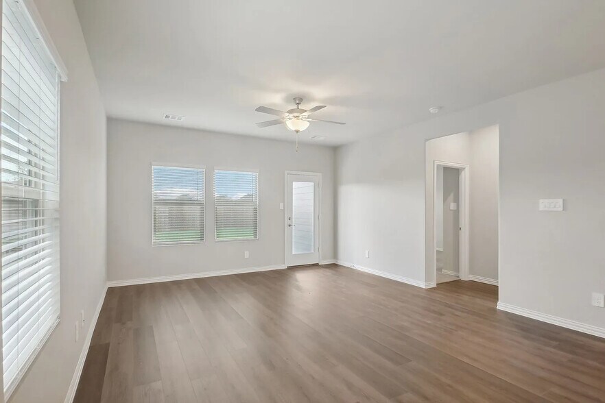 Building Photo - 3914 Walmer Wy