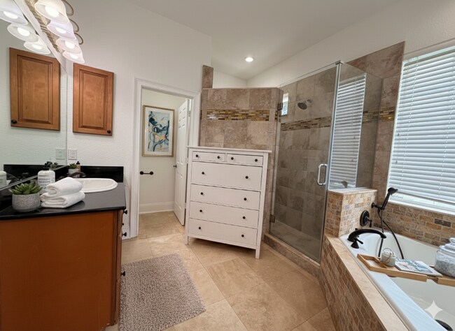 Building Photo - Luxury Windermere Home | 5 Bed 4.5 Bath La...