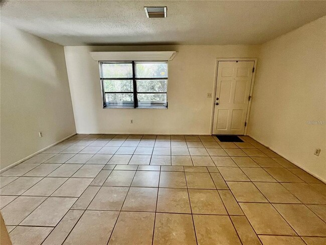 Building Photo - 15701 Waverly St