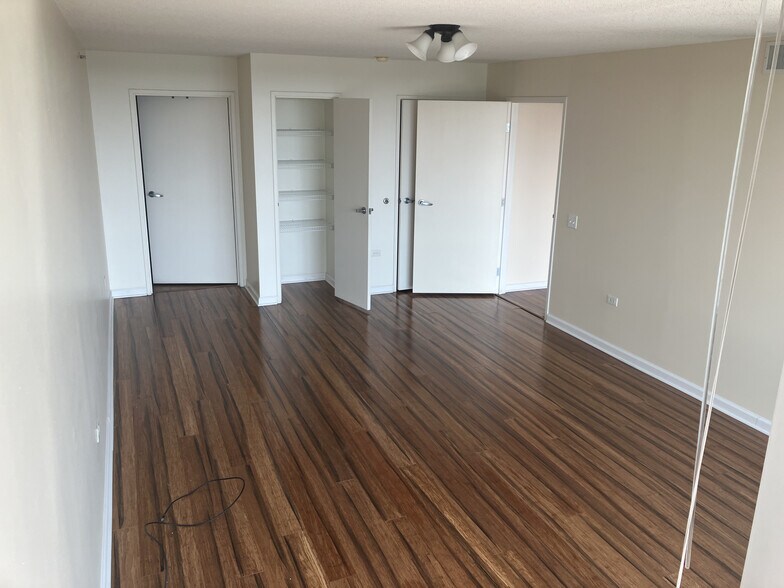 Building Photo - 9655 Woods Dr