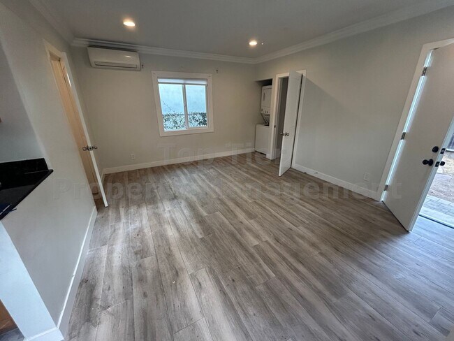 Building Photo - 2945 Kalmia St