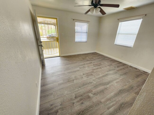 Building Photo - ***COMING SOON***Cute 2 Bedroom 1 Bath Home