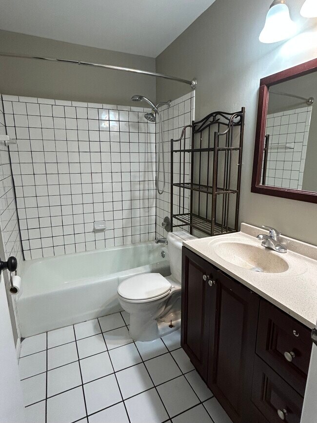 Building Photo - 5470 Dunmore Dr