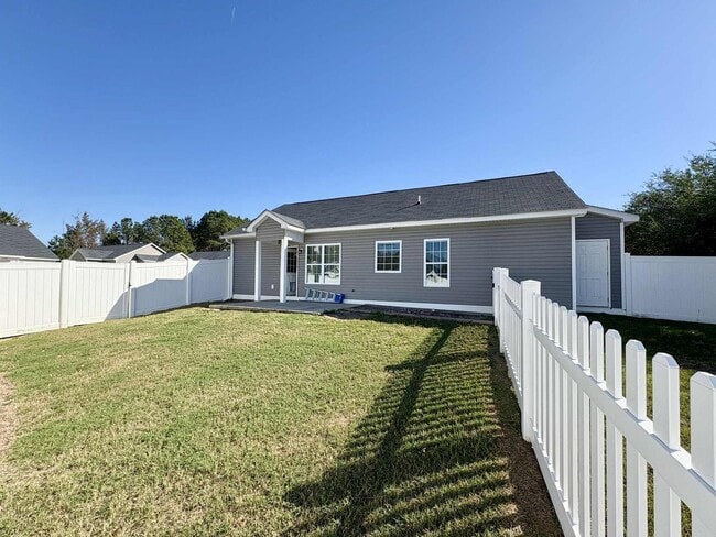 Building Photo - Move-In Ready, Fenced-In Backyard, Pet Friendly, One Story Home – Convenience Meets Comfort!