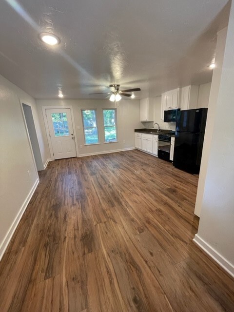 Building Photo - 604 S Montgomery St