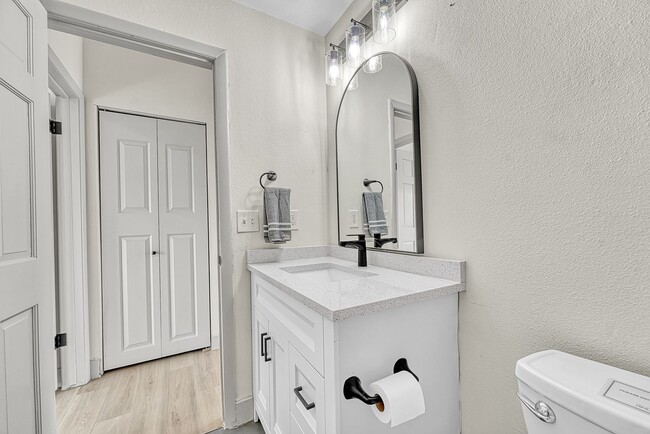 Building Photo - Bright & Updated 3-Bedroom Townhome in Desirable Cherry Creek School District