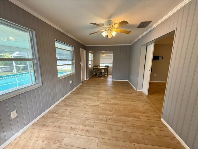 Building Photo - 2328 Cass St