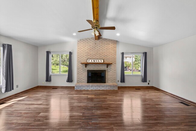 Building Photo - 38636 Rutgers Dr