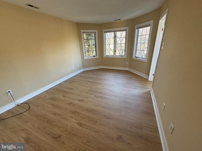 Building Photo - 327 Overlook Ln