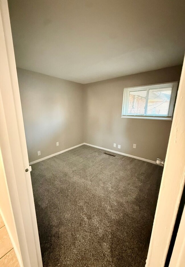 Building Photo - 5137 Mays Ave