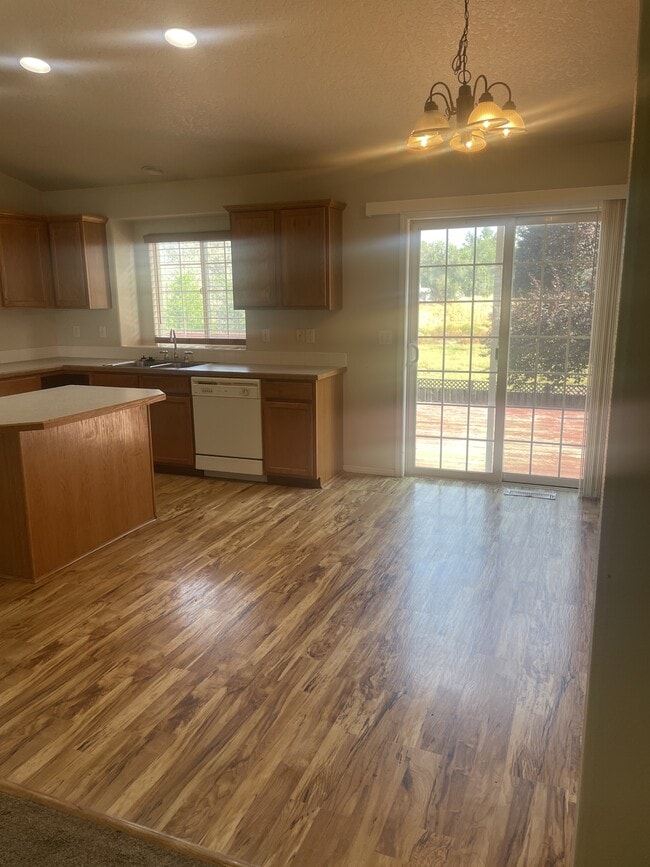 Building Photo - 518 Cornwall Way