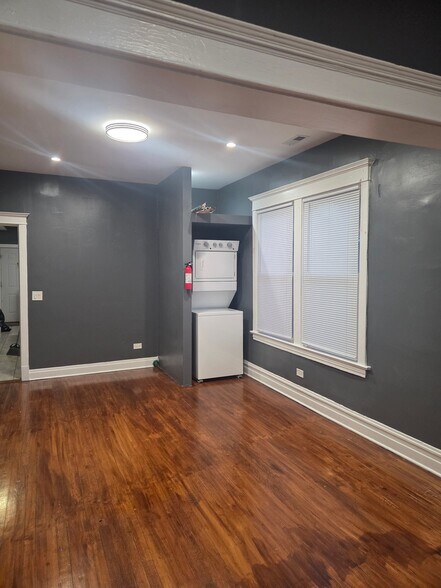 Building Photo - 2453 E 73rd St