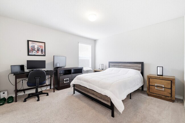 Building Photo - 5602 Chestnut Xing