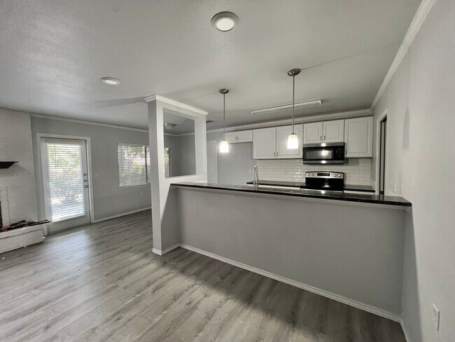 Building Photo - 104 Rising Star