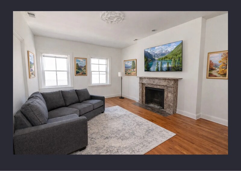 Building Photo - 115 W Monument St