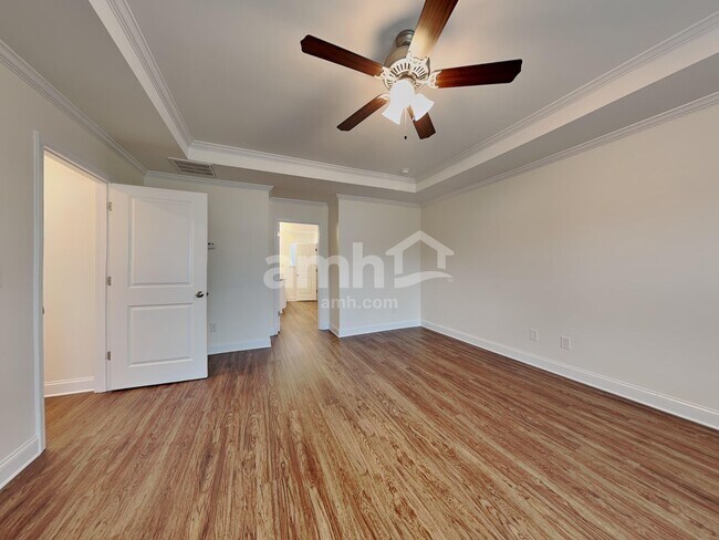 Building Photo - 4934 Trayton Ave