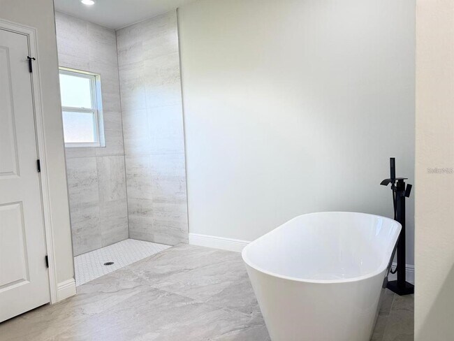 Building Photo - 2336 SW 168th Loop