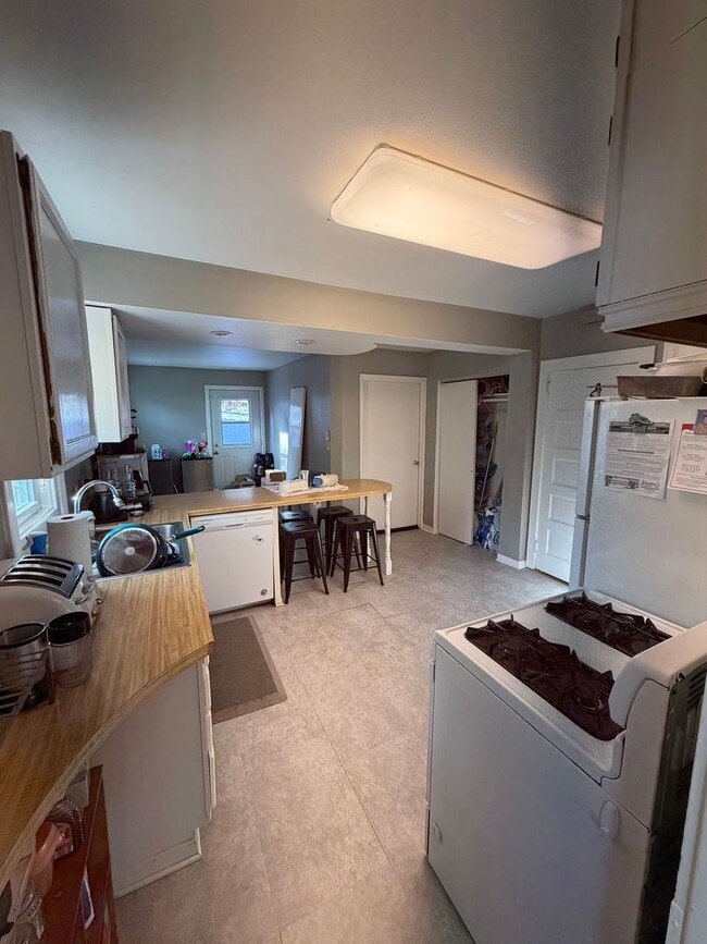 Building Photo - AVAILABLE JUNE - Beautiful 4 Bed 1 Bath Near UMD