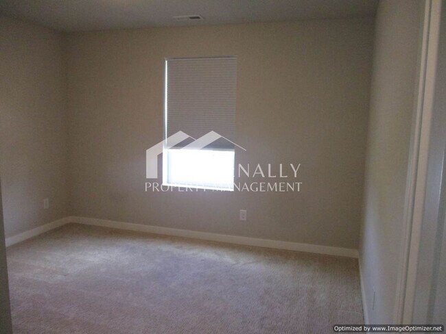 Building Photo - Spacious 4-Bedroom Home with Modern Comforts