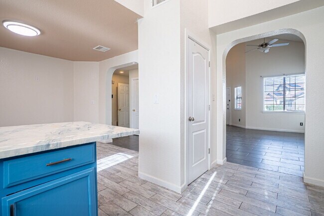 Building Photo - 7041 Falling Leaf Cir