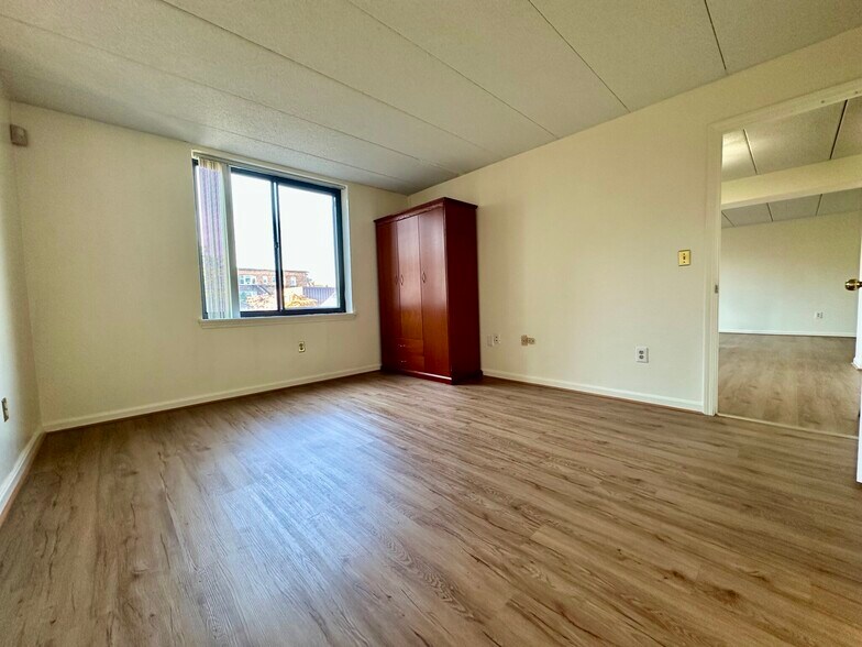 Building Photo - 85 Brainerd Rd