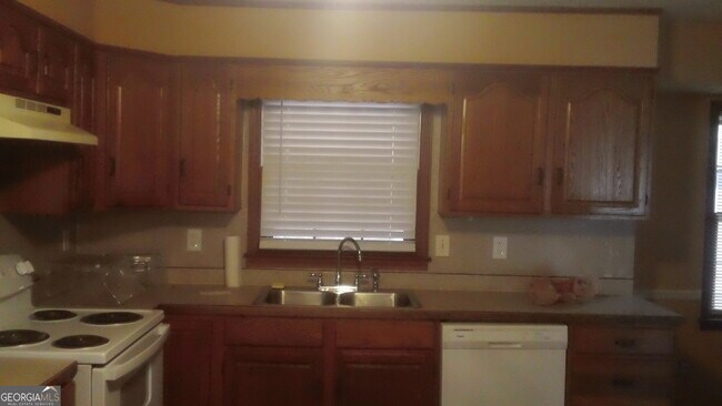 Building Photo - 6451 Edenfield Dr