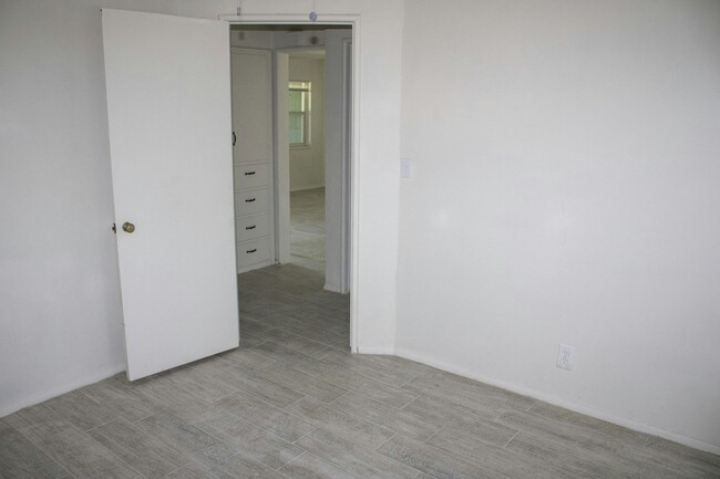 Building Photo - 1309 NE 33rd St