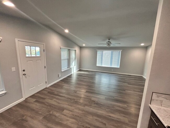 Building Photo - 2 Bedroom\2 Bath Country Home in Modesto