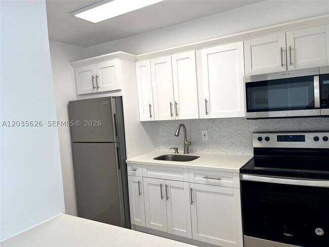 Building Photo - 802 NW 87th Ave